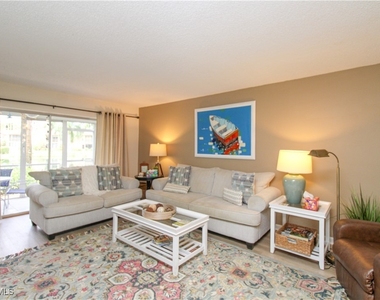 1020 Palm View Drive - Photo Thumbnail 25