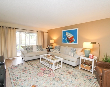 1020 Palm View Drive - Photo Thumbnail 13