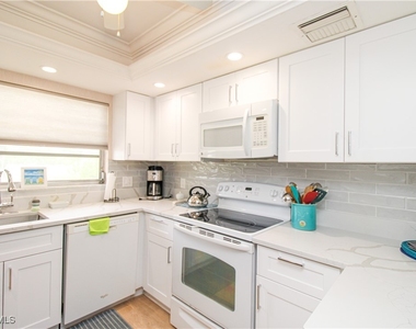 1020 Palm View Drive - Photo Thumbnail 18