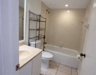 1228 Commonwealth Circle - Photo Thumbnail 7