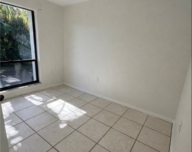 1228 Commonwealth Circle - Photo Thumbnail 5