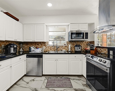 1111 Belaya Lane - Photo Thumbnail 12