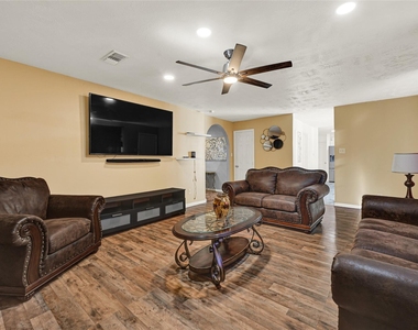 1111 Belaya Lane - Photo Thumbnail 8