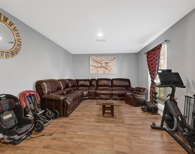 1111 Belaya Lane - Photo Thumbnail 4