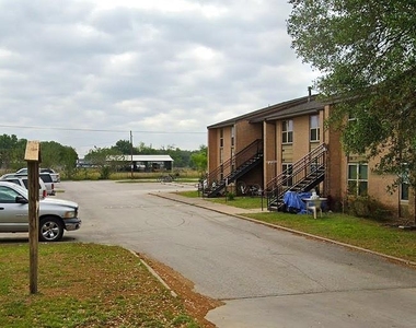 324 Webb Street - Photo Thumbnail 2