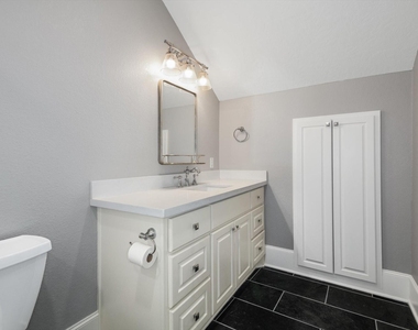2401 Market Street - Photo Thumbnail 13