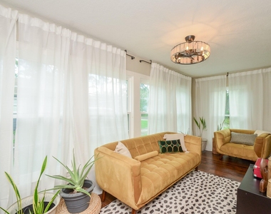 4315 Fernwood Drive - Photo Thumbnail 8