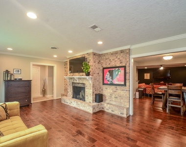 4315 Fernwood Drive - Photo Thumbnail 9