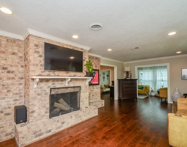 4315 Fernwood Drive - Photo Thumbnail 7