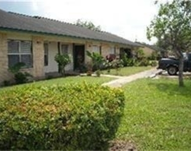 611 S Leo Avenue - Photo Thumbnail 1