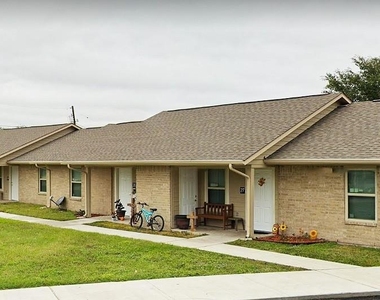 500 W Freeman Street - Photo Thumbnail 4