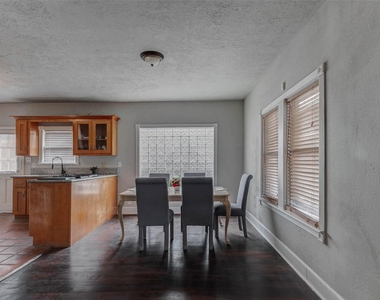 2410 Cleburne Street - Photo Thumbnail 10