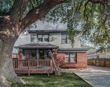 2410 Cleburne Street - Photo Thumbnail 5