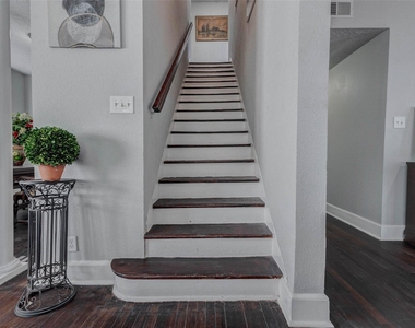 2410 Cleburne Street - Photo Thumbnail 20