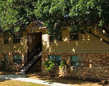 401 Shady Shores Rd - Photo Thumbnail 1