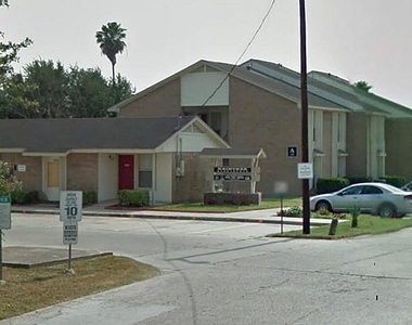 650 Raintree Path - Photo Thumbnail 2