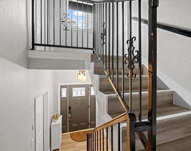 1119 Waugh Drive - Photo Thumbnail 13