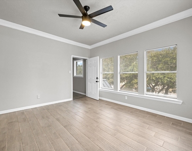 1119 Waugh Drive - Photo Thumbnail 16