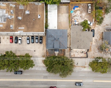 1119 Waugh Drive - Photo Thumbnail 27