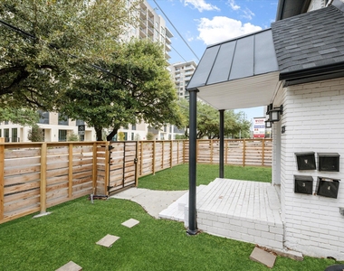 1119 Waugh Drive - Photo Thumbnail 8