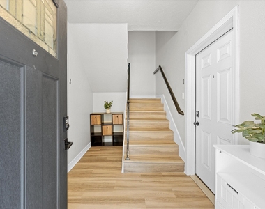 1119 Waugh Drive - Photo Thumbnail 12
