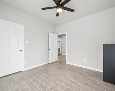 1119 Waugh Drive - Photo Thumbnail 21