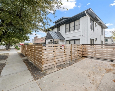 1119 Waugh Drive - Photo Thumbnail 6