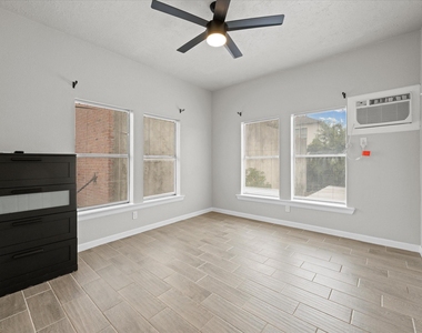 1119 Waugh Drive - Photo Thumbnail 20