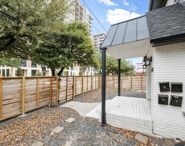 1119 Waugh Drive - Photo Thumbnail 9