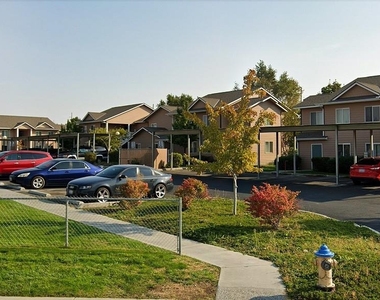 340 E Street - Photo Thumbnail 2