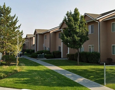 340 E Street - Photo Thumbnail 1