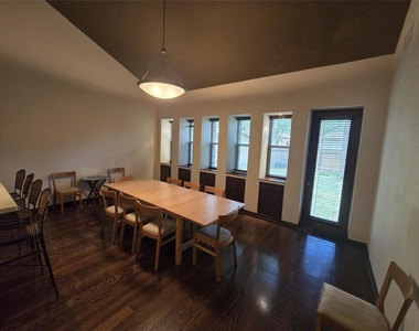 3231 Hemingway Drive - Photo Thumbnail 9