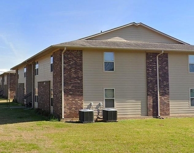 1008 Cottonwood Loop - Photo Thumbnail 3