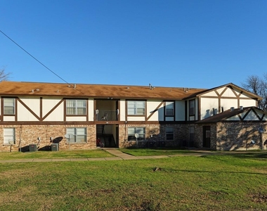 101 Pecan Street - Photo Thumbnail 2