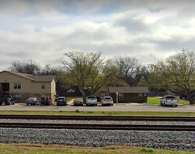 101 Pecan Street - Photo Thumbnail 5