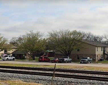 101 Pecan Street - Photo Thumbnail 4