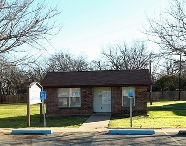101 Pecan Street - Photo Thumbnail 3