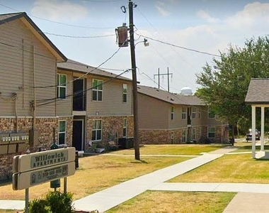 1501 Newland Dr - Photo Thumbnail 5