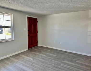 4930 Getner Street - Photo Thumbnail 5