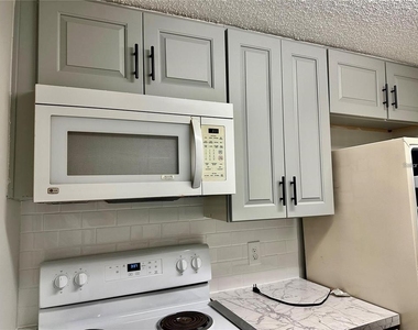 4930 Getner Street - Photo Thumbnail 14
