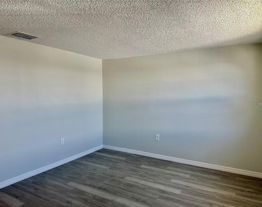 4930 Getner Street - Photo Thumbnail 7