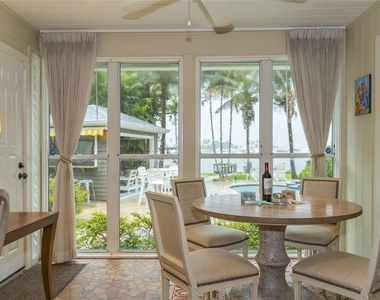 110 Devon Drive - Photo Thumbnail 7