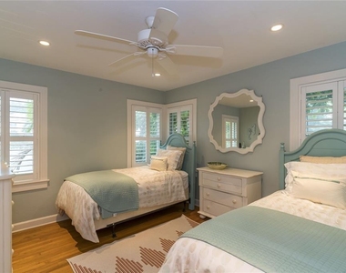 110 Devon Drive - Photo Thumbnail 16