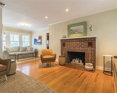 110 Devon Drive - Photo Thumbnail 4