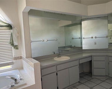 18230 Dolly Brook Lane - Photo Thumbnail 10