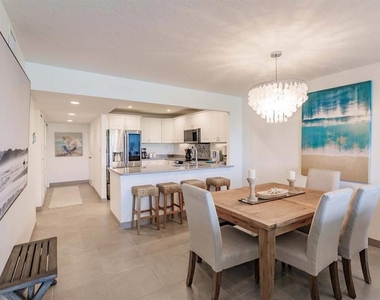 1125 W Peppertree Drive - Photo Thumbnail 5