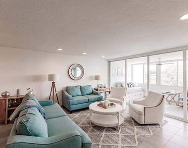 1125 W Peppertree Drive - Photo Thumbnail 2