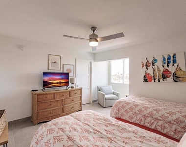1125 W Peppertree Drive - Photo Thumbnail 14