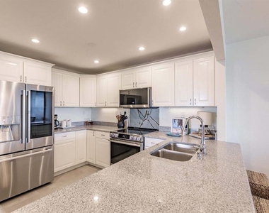 1125 W Peppertree Drive - Photo Thumbnail 6