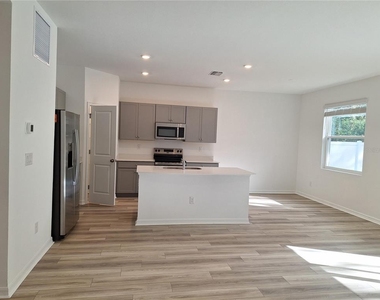 34916 Mulrion Drive - Photo Thumbnail 4
